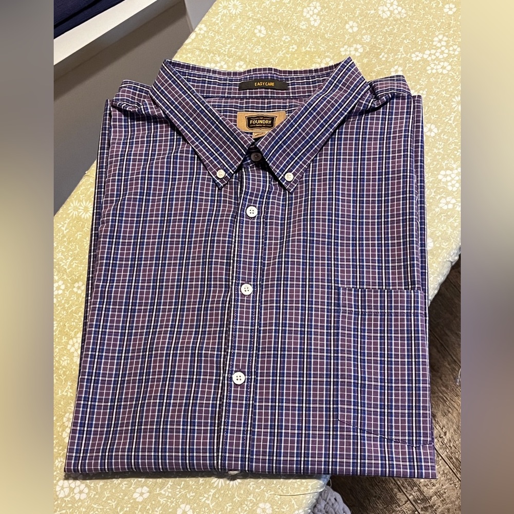 Foundry brand Men’s button down shirt